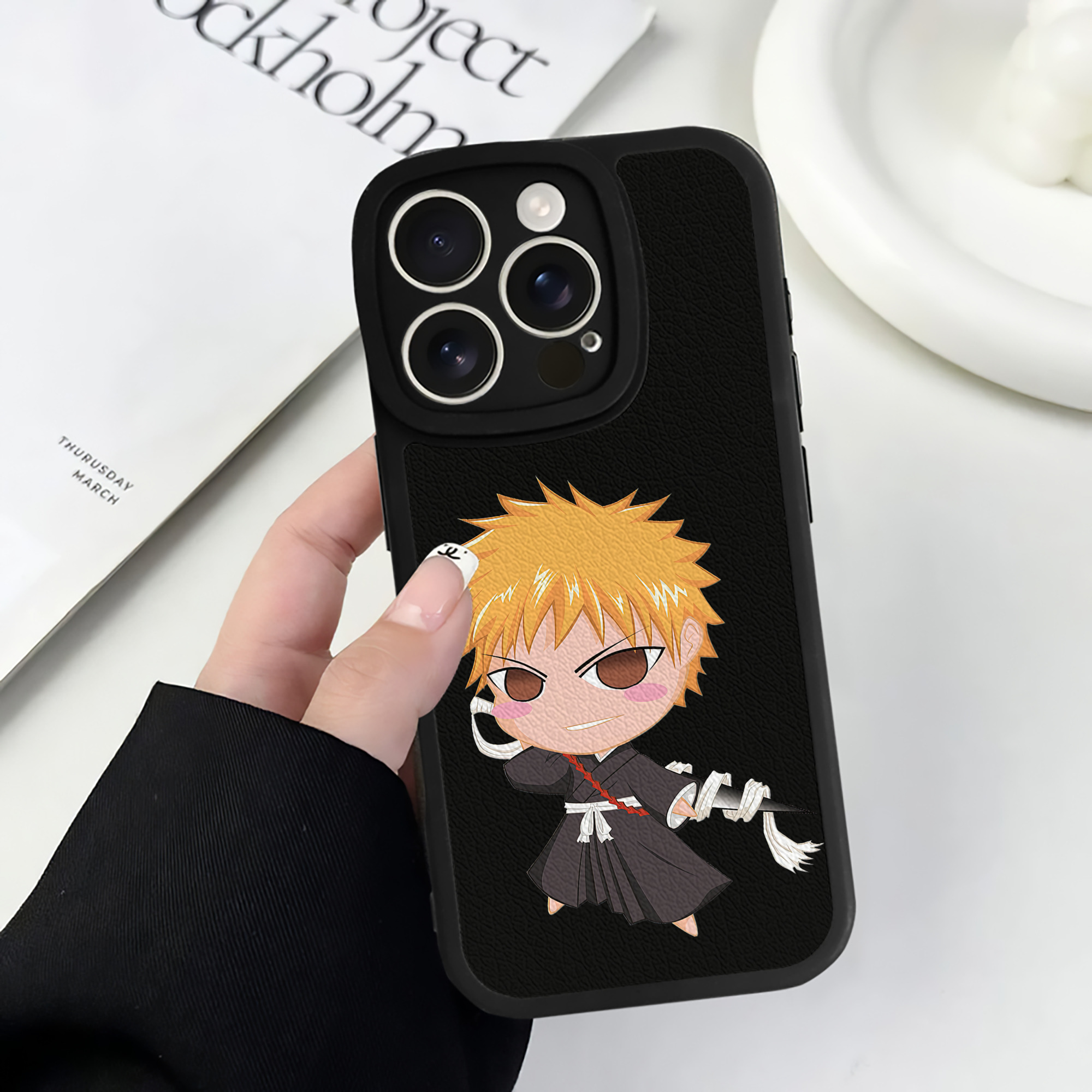 ブリーチ 黒崎一護（くろさき いちご）BLEACH Kurosaki Ichigo 【iPhone 16シリーズ対応】シリコンスマホケース（レザー調） 材質：シリコン